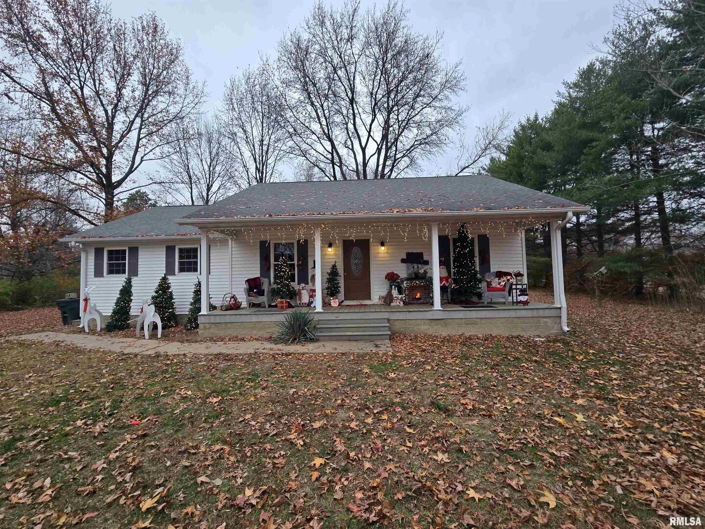 11882 Goshen Meadows Mount Vernon, IL 62864 - Photo 16 of 52 front view of a house with a patio
