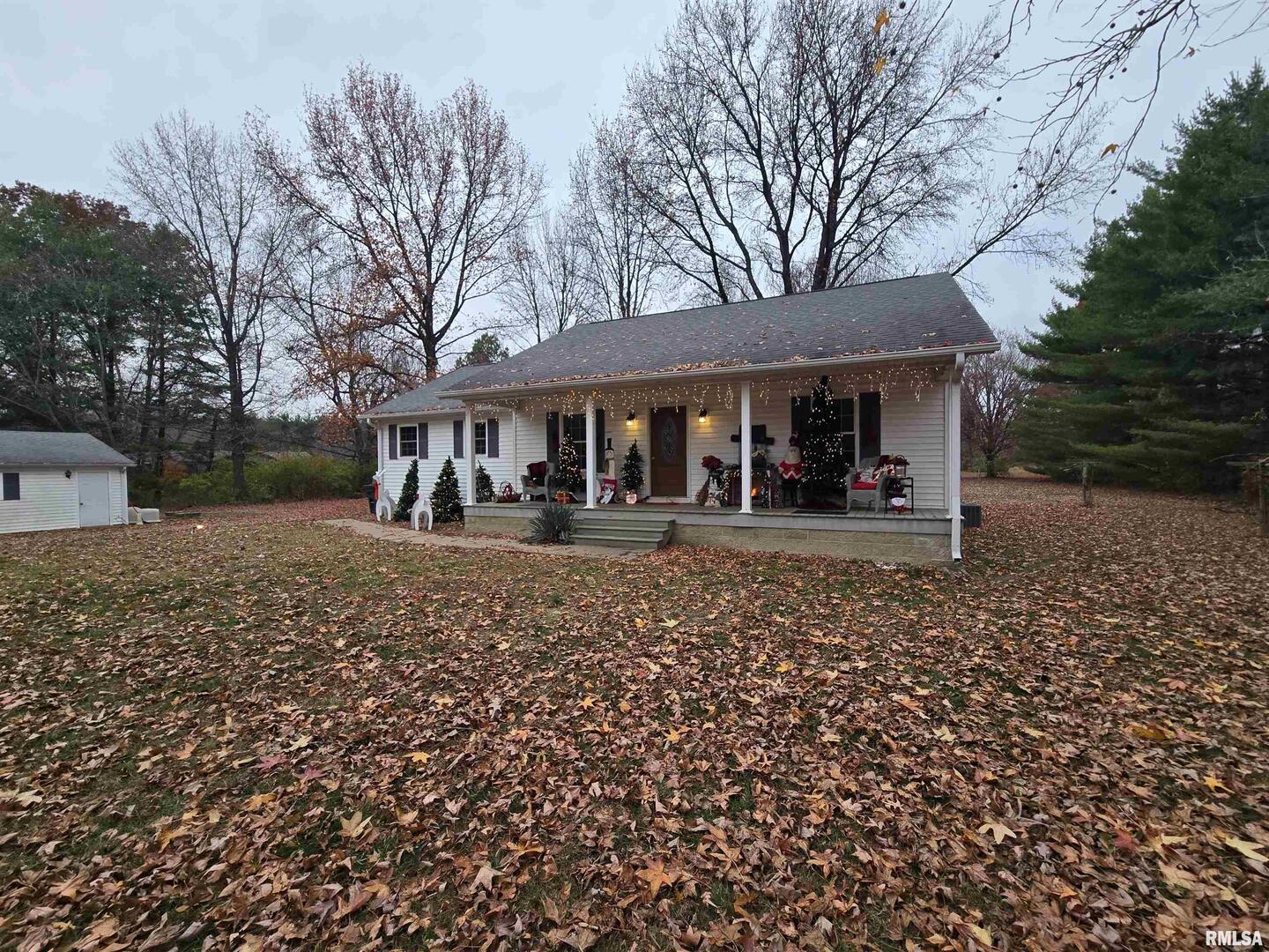 11882 Goshen Meadows Mount Vernon, IL 62864 - Photo 19 of 52 front view of a house with a yard
