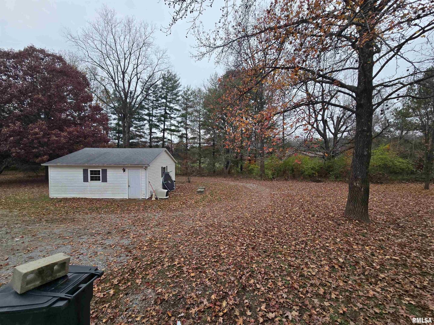 11882 Goshen Meadows Mount Vernon, IL 62864 - Photo 2 of 52 a view of a backyard of the house