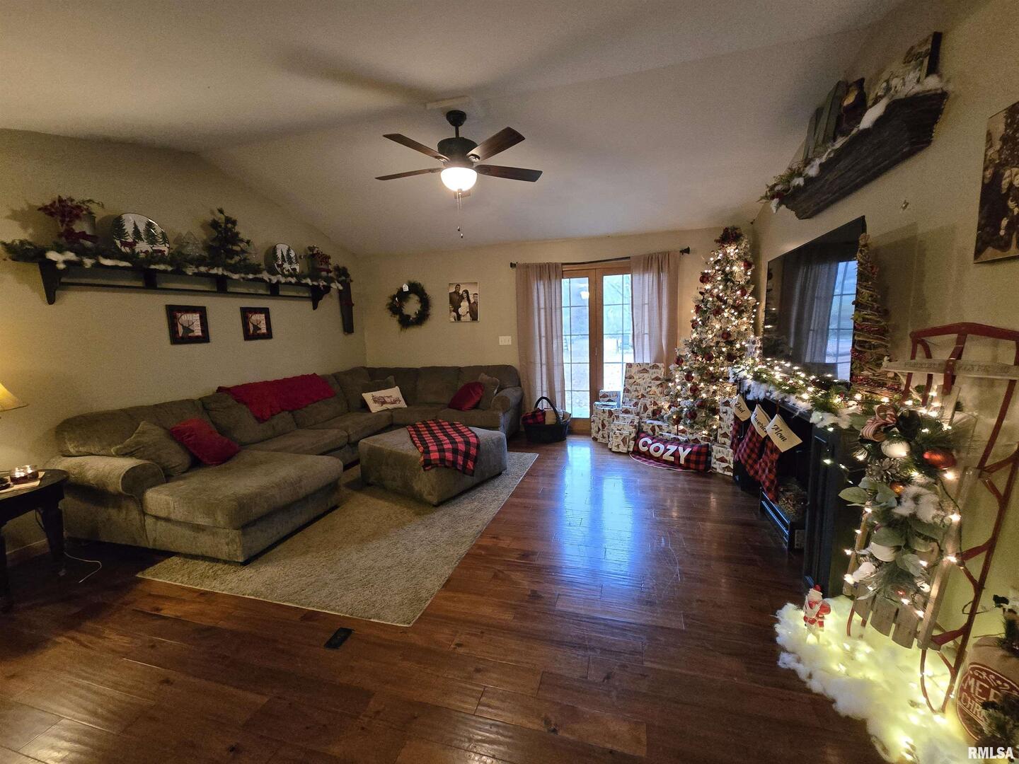 11882 Goshen Meadows Mount Vernon, IL 62864 - Photo 22 of 52 a living room with furniture and a large window