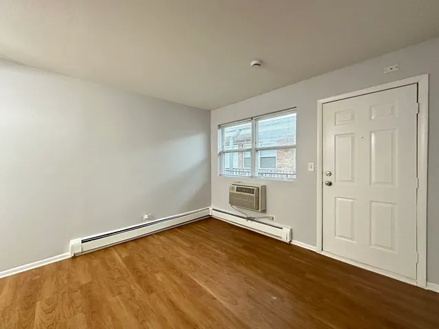 $1,395 | 4612 North Beacon Street, Unit 2F, Chicago, IL 60640