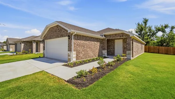 $255,490 | 1903 Glory Drive, Bonham, TX 75418