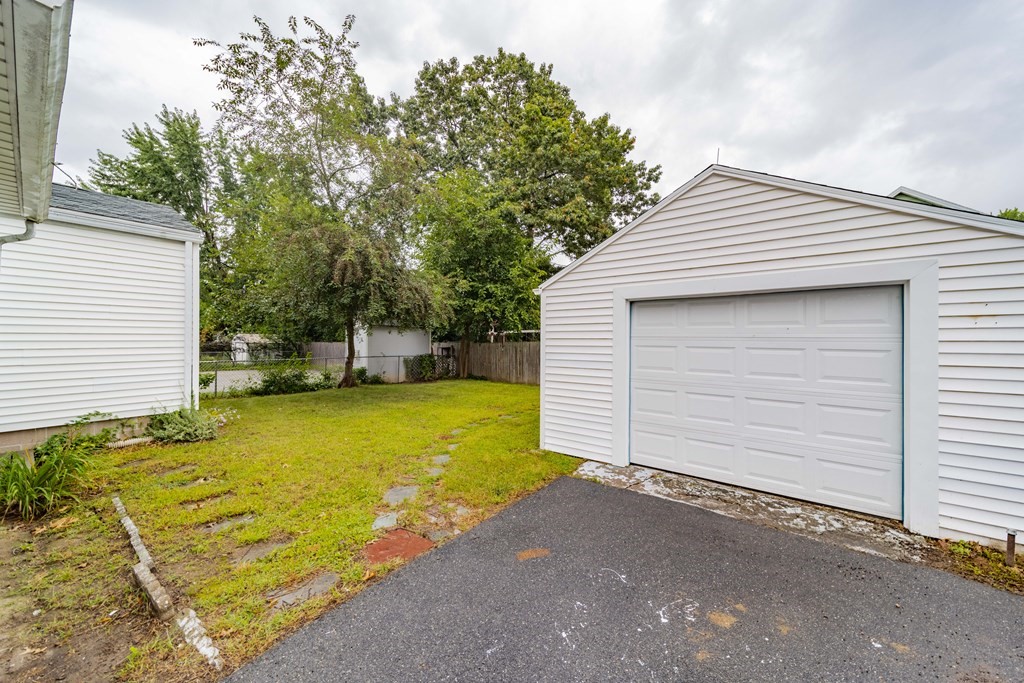 31 Arthur Street Springfield, MA 01104 - Photo 3 of 33