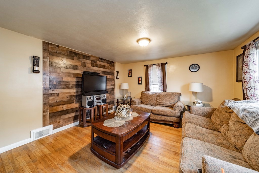 31 Arthur Street Springfield, MA 01104 - Photo 6 of 33