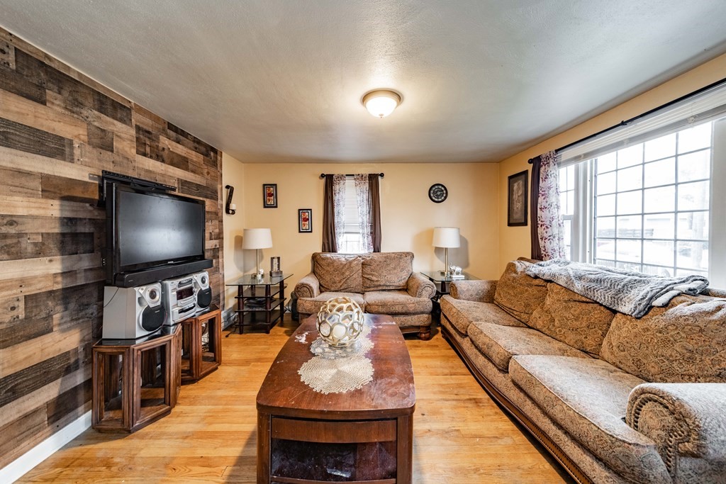 31 Arthur Street Springfield, MA 01104 - Photo 7 of 33