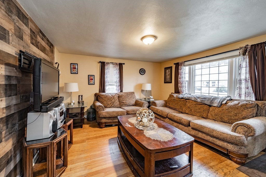31 Arthur Street Springfield, MA 01104 - Photo 8 of 33