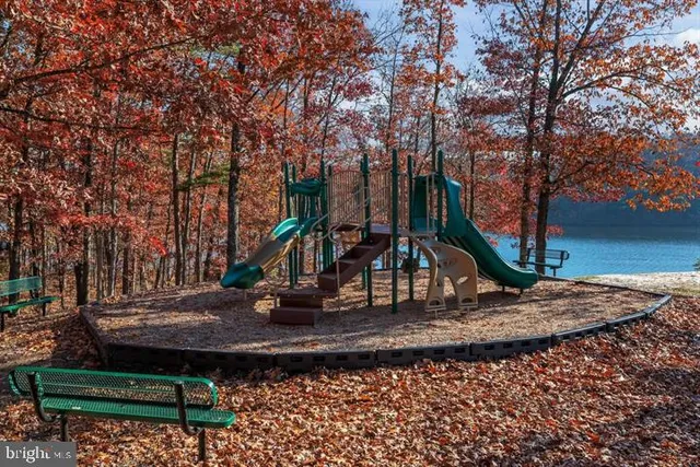 a view of a tennis court