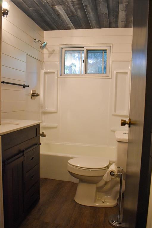 1039 Smithfield Road Smithfield, PA 15478 - Photo 8 of 16 a bathroom with a toilet and a bathtub