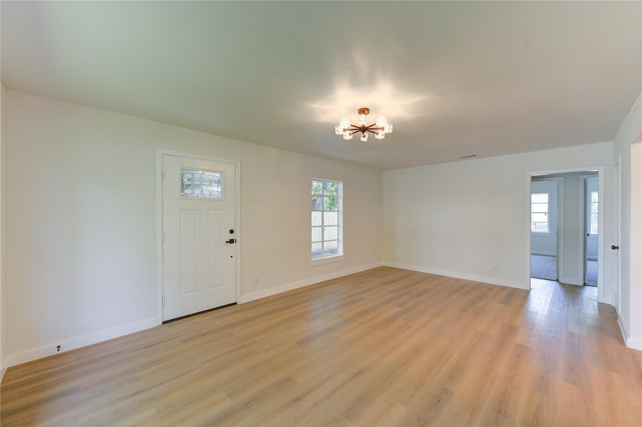 4914 Pershing Street Houston, TX 77033 - Photo 7 of 34