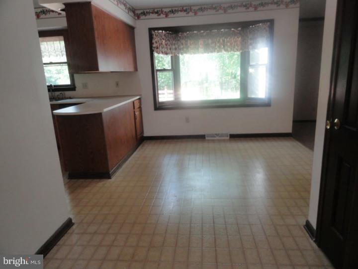 223 Knapp Road Lansdale, PA 19446 - Photo 9 of 25 Gallery Image 9