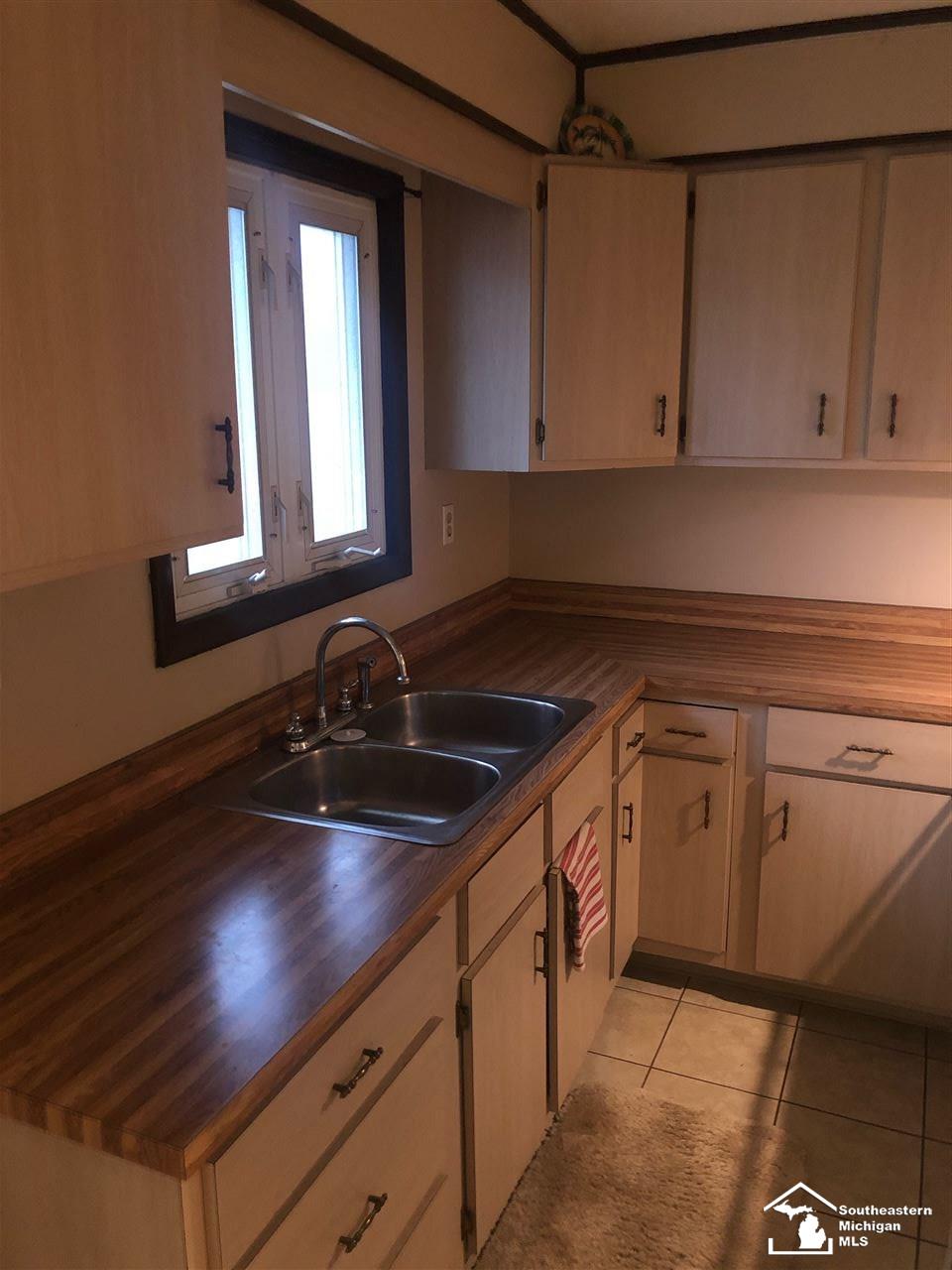 5030 West Albain Road Monroe, MI 48161 - Photo 10 of 24 Kitchen