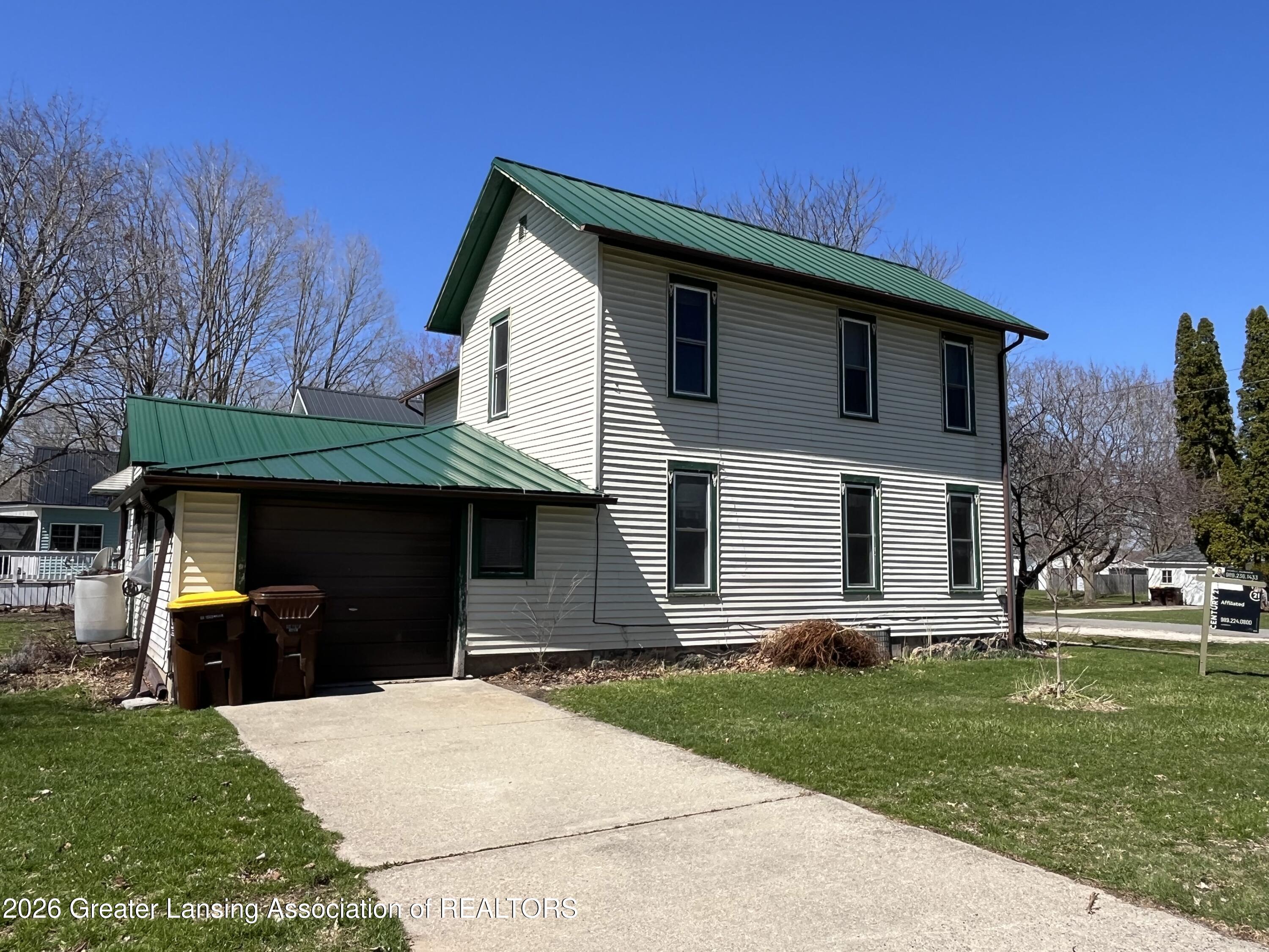 132 Washington Street Maple Rapids, MI 48853 - Photo 2 of 31