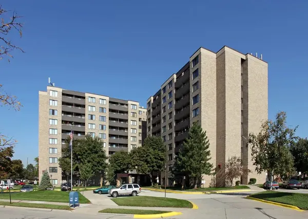 $923 | 6120 Middlebelt Road, Garden City, MI 48135