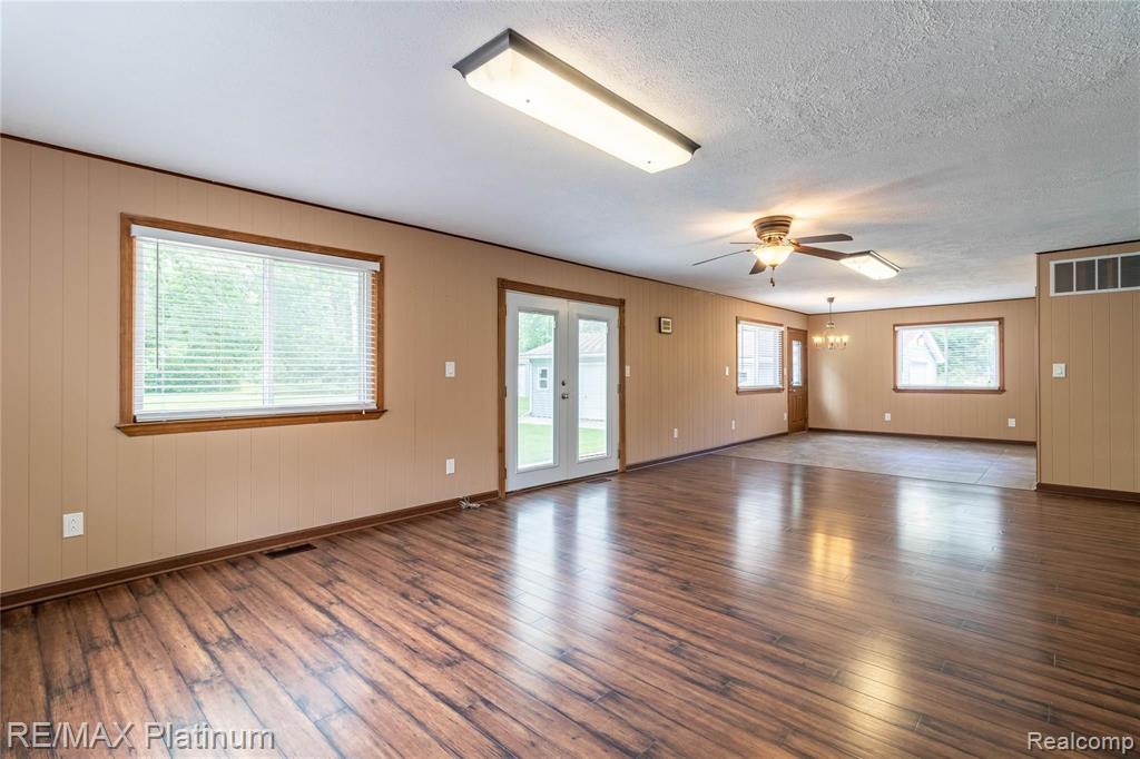 42081 Willis Road Belleville, MI 48111 - Photo 13 of 30