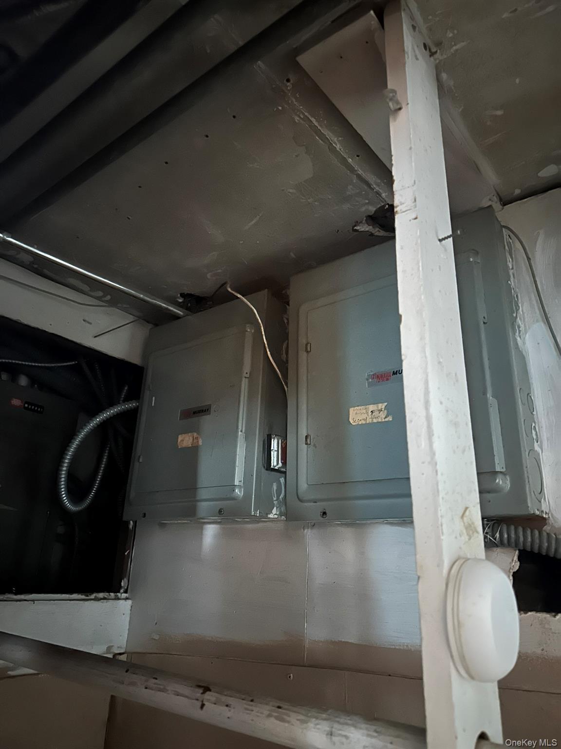 85-20 85th Road Queens, NY 11421 - Photo 14 of 18 a view of living room