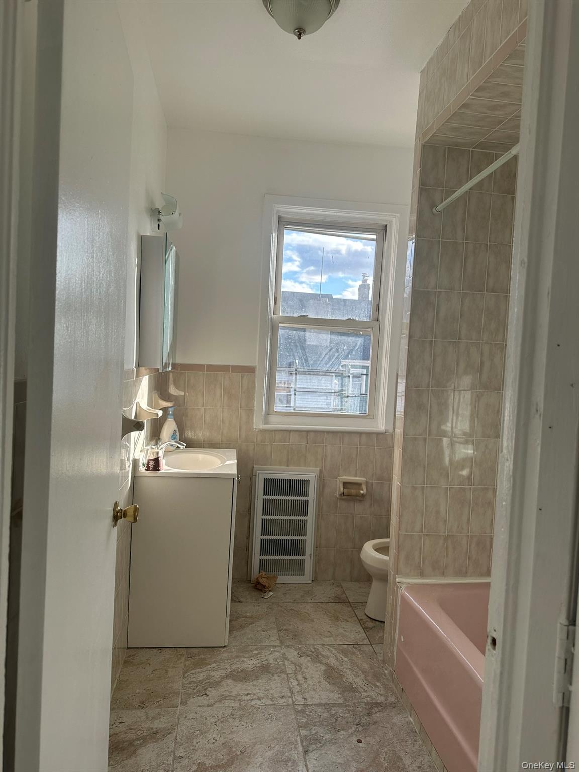85-20 85th Road Queens, NY 11421 - Photo 7 of 18 a bathroom with a tub sink and mirror