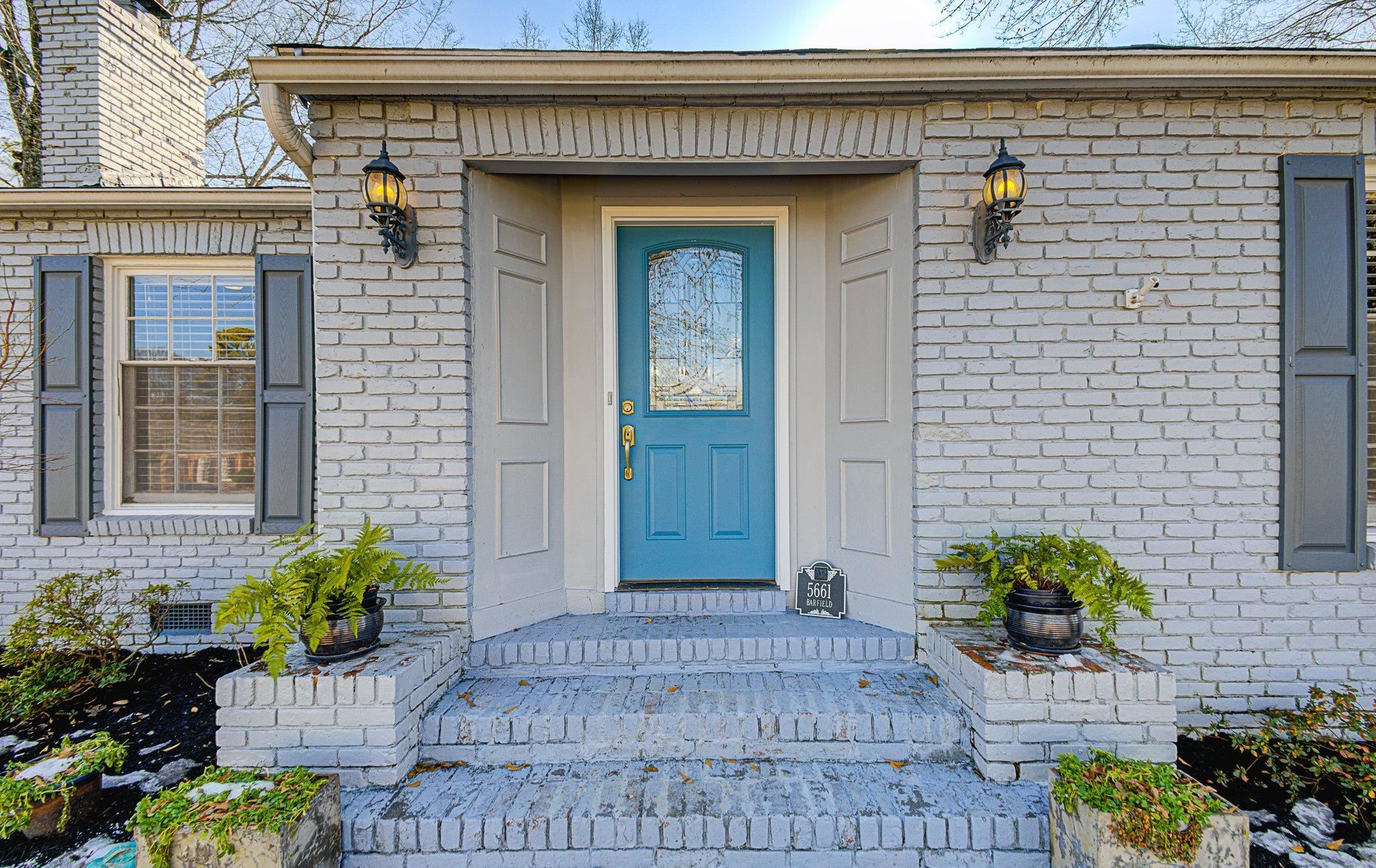 5661 Barfield Road Memphis, TN 38120 - Photo 31 of 31 View of property entrance