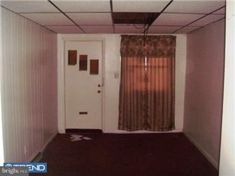 348 Locust Street Reading, PA 19604 - Photo 3 of 6 Gallery Image 3