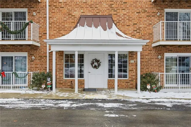 $160,000 | 506 Dehaven Court, Unit 506, Glenshaw, PA 15116