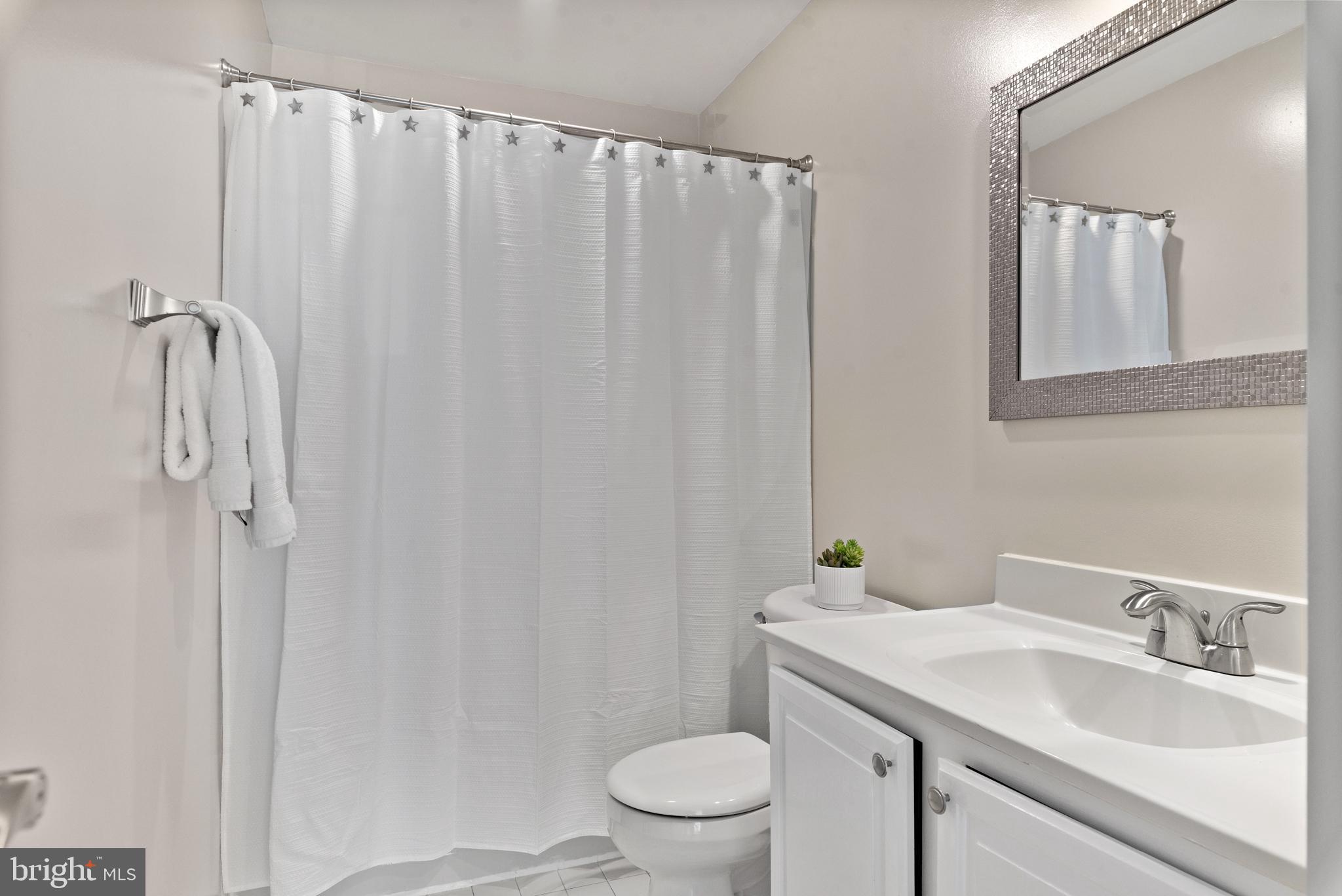 416 Riding Ridge Road Annapolis, MD 21403 - Photo 31 of 46 Hall Bathroom on second floor