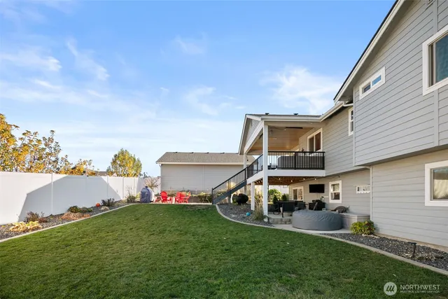 a view of a back yard of the house