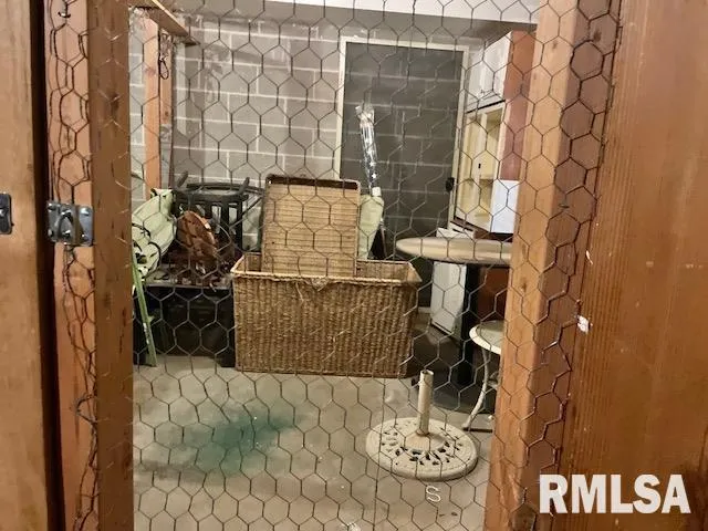 $96,000 | 940 17th Street, Unit 4, Moline, IL 61265