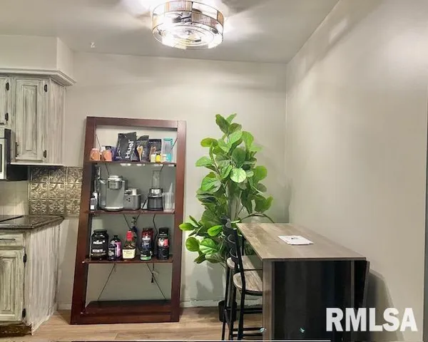 $96,000 | 940 17th Street, Unit 4, Moline, IL 61265