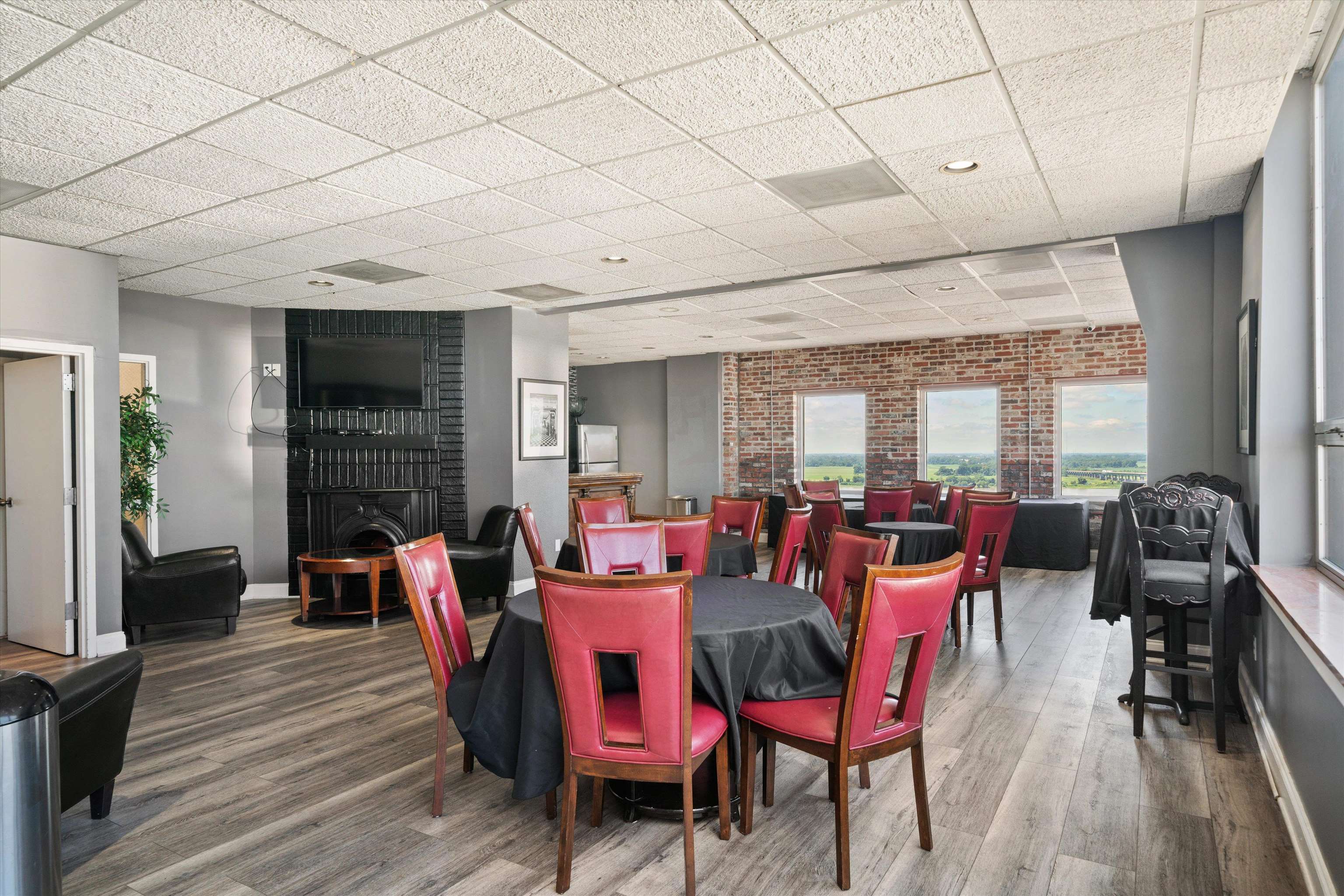 109 North Main Street, Unit 612 Memphis, TN 38103 - Photo 25 of 37 The Venetian Room can be rented for your private events.