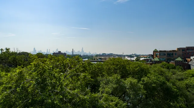 $1,800,000 | 2235 West Oakdale Avenue, Unit 15C, Chicago, IL 60618