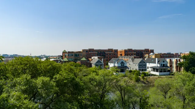 $1,800,000 | 2235 West Oakdale Avenue, Unit 15C, Chicago, IL 60618