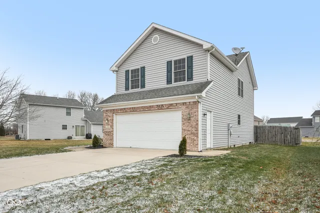 $329,000 | 1916 North Sandal Wood Drive, Yorktown, IN 47396