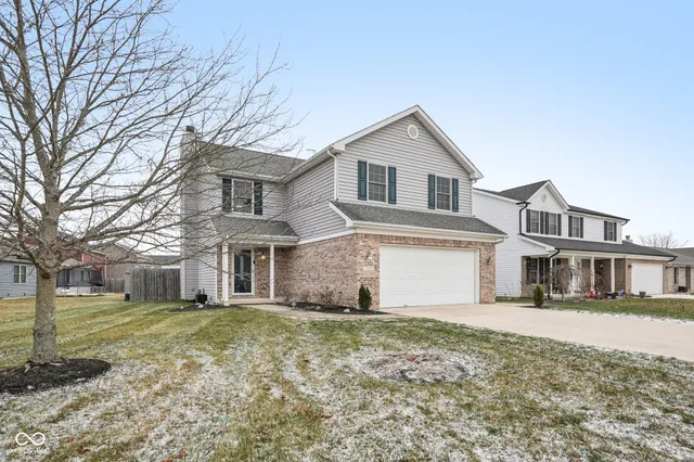 $329,000 | 1916 North Sandal Wood Drive, Yorktown, IN 47396