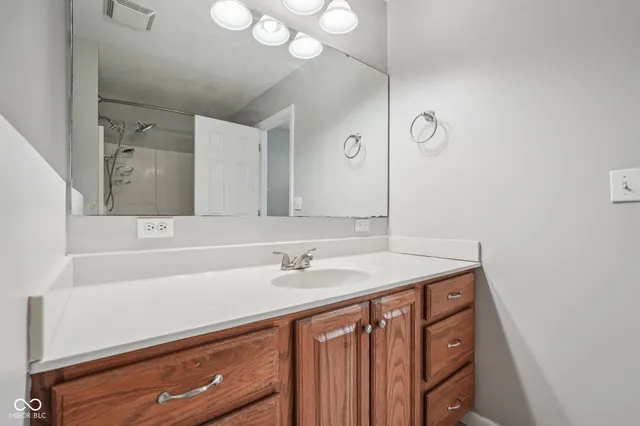 $329,000 | 1916 North Sandal Wood Drive, Yorktown, IN 47396