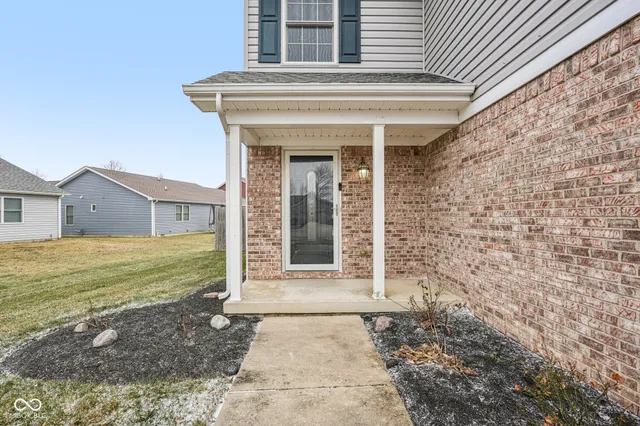 $329,000 | 1916 North Sandal Wood Drive, Yorktown, IN 47396