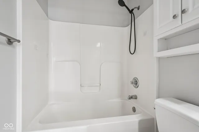 $329,000 | 1916 North Sandal Wood Drive, Yorktown, IN 47396