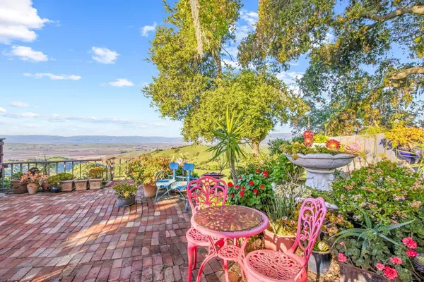 $1,090,000 | 440 Hillside Road, San Juan Bautista, CA 95045