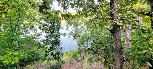 $235,000 | 61 North Lakeview Road, Mapleton, KS 66754