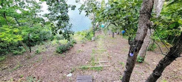 $235,000 | 61 North Lakeview Road, Mapleton, KS 66754