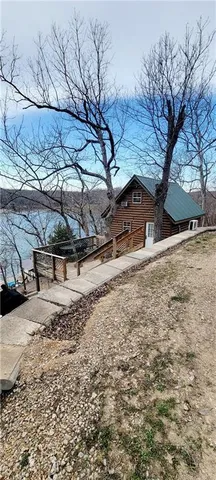 $235,000 | 61 North Lakeview Road, Mapleton, KS 66754