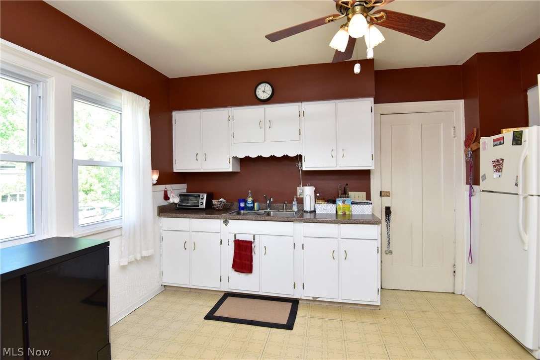 3957 Riveredge Road Cleveland, OH 44111 - Photo 15 of 34 Up kitchen