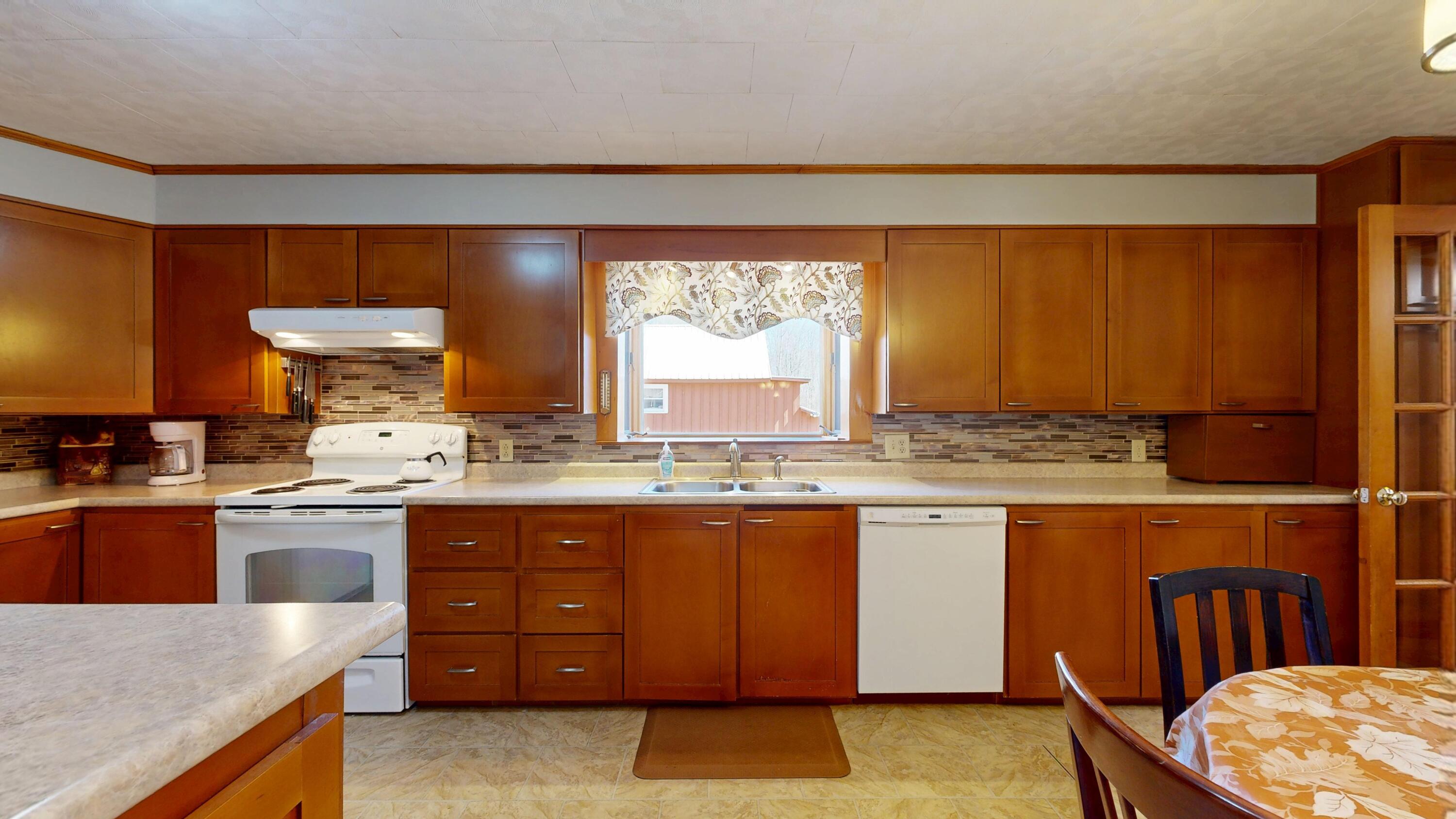 868 Paris Road Hebron, ME 04238 - Photo 11 of 96 Kitchen