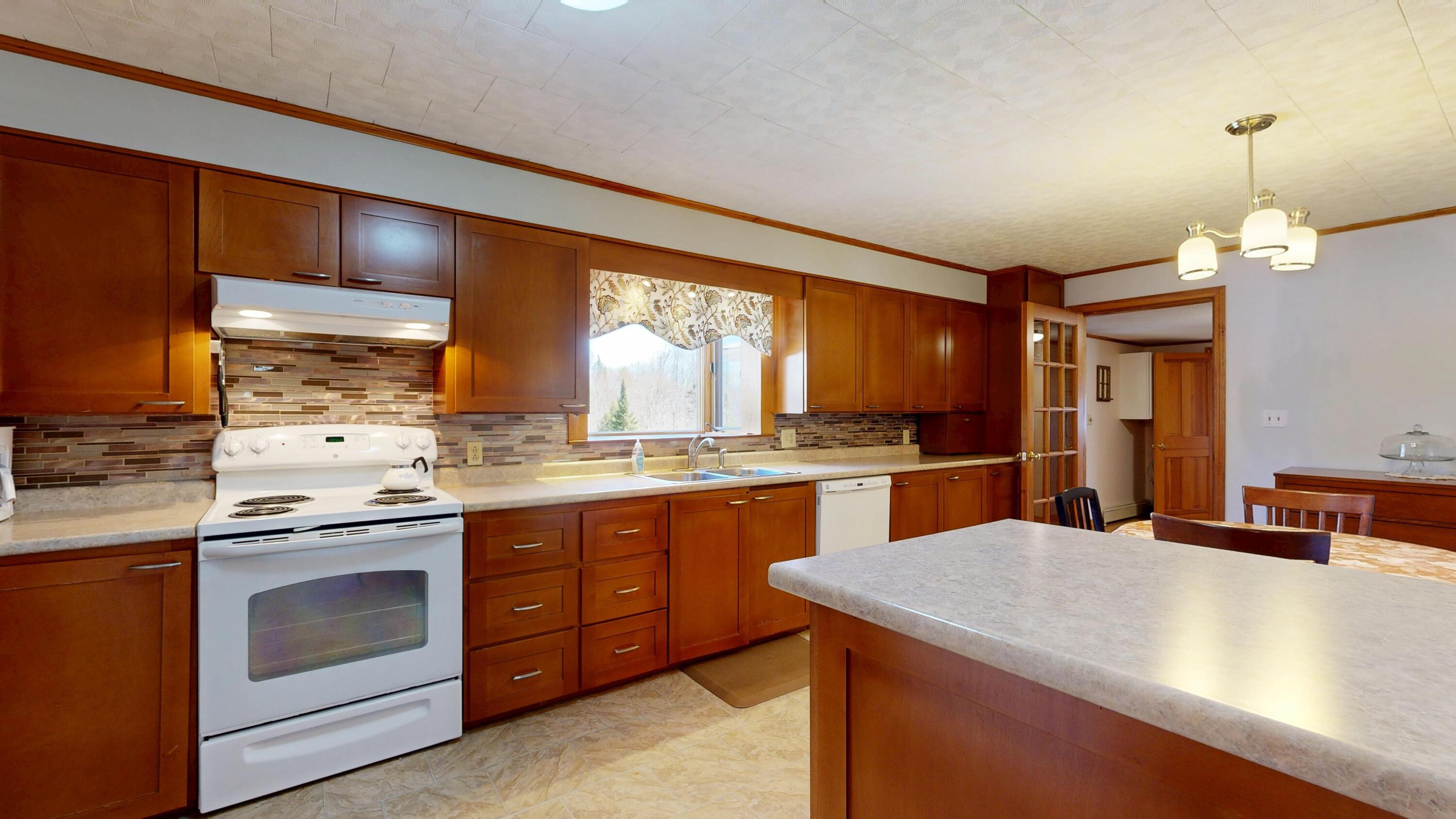 868 Paris Road Hebron, ME 04238 - Photo 7 of 96 Kitchen