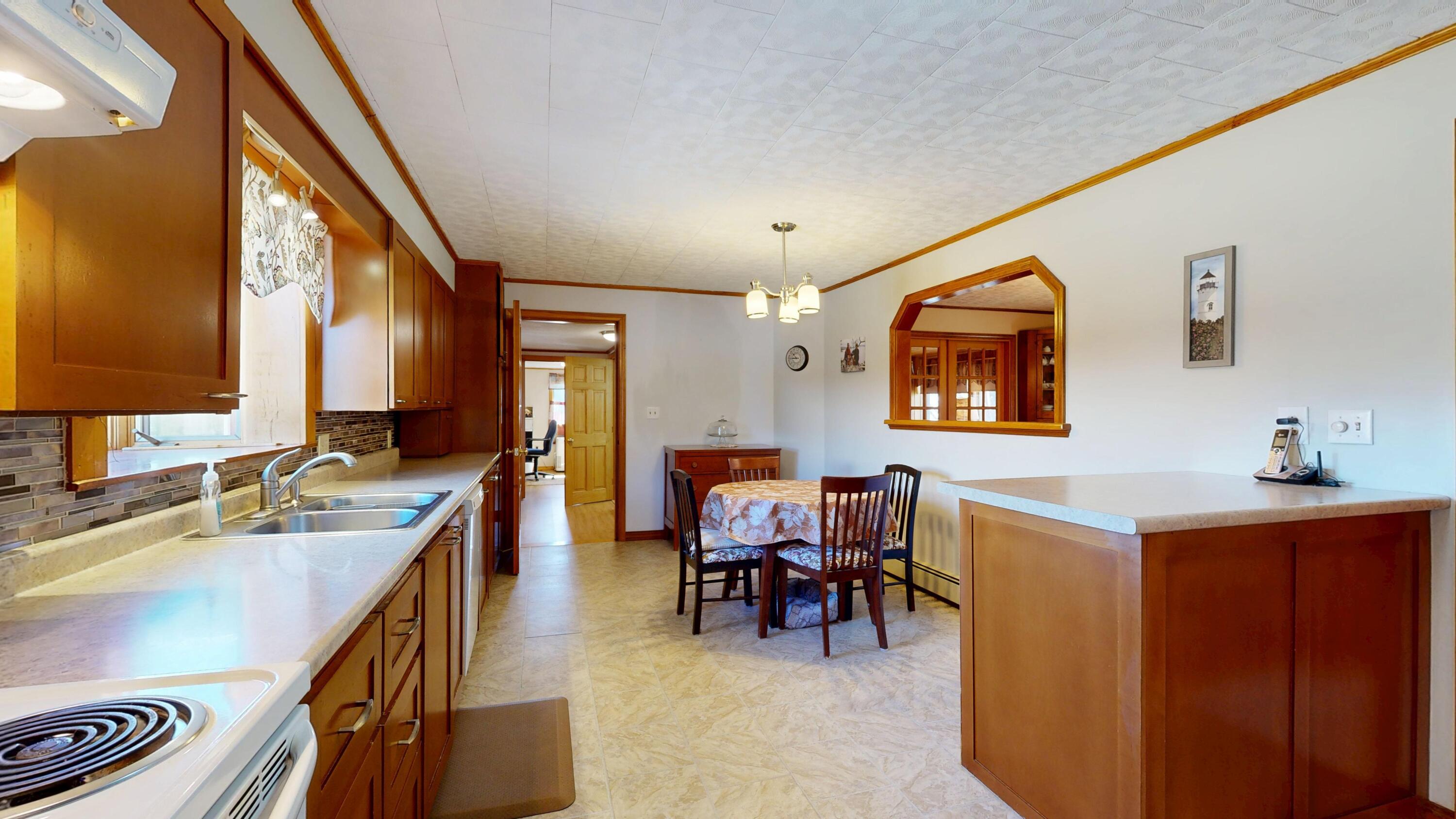 868 Paris Road Hebron, ME 04238 - Photo 9 of 96 Kitchen