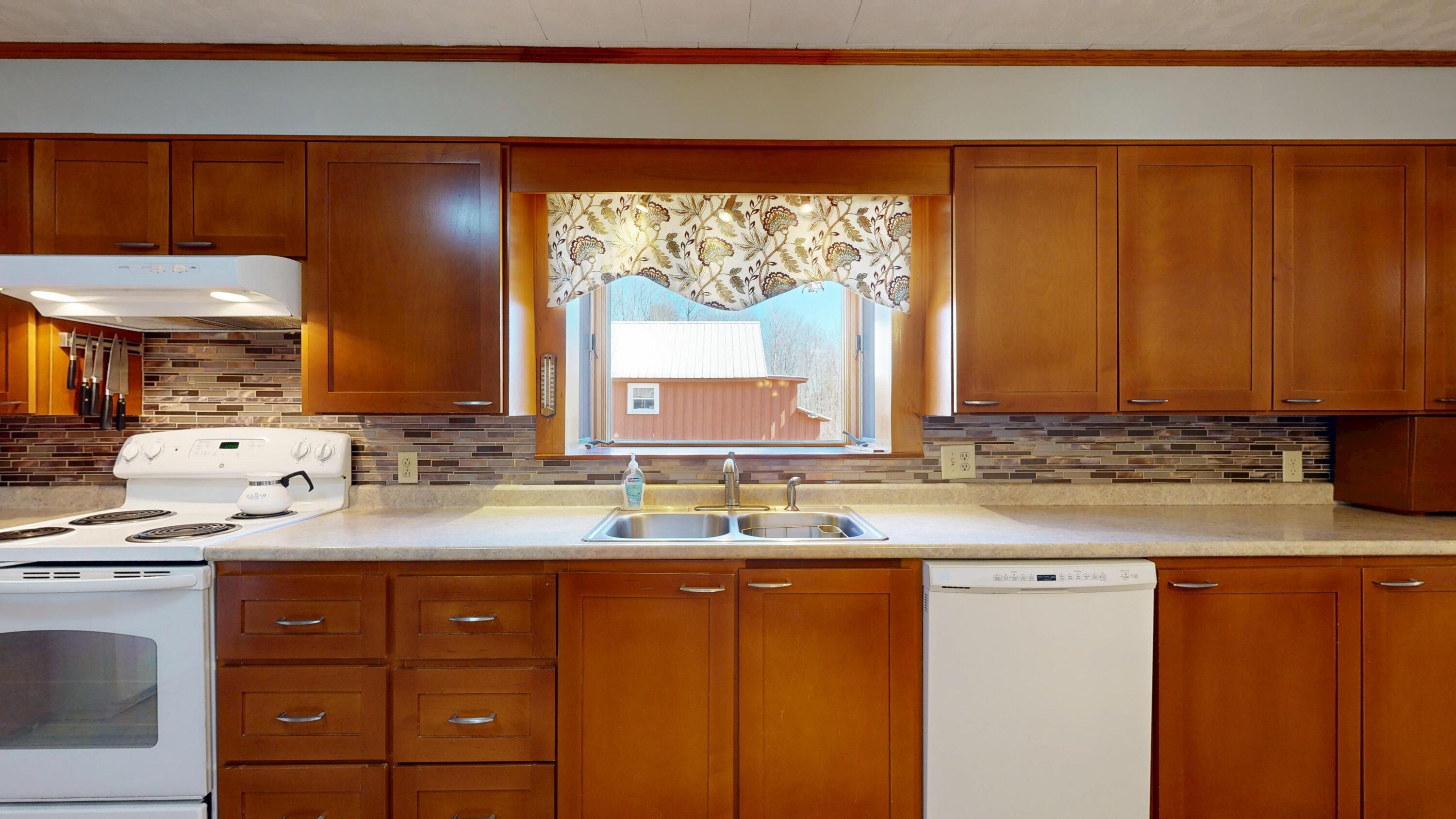 868 Paris Road Hebron, ME 04238 - Photo 10 of 96 Kitchen