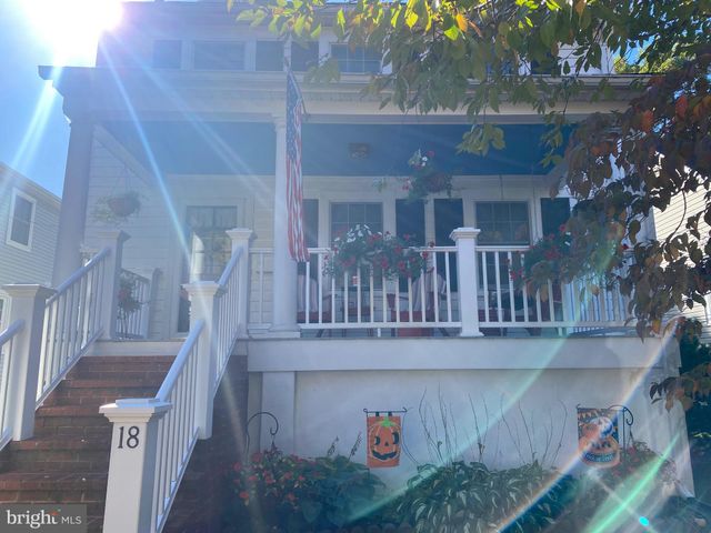 $955,000 | 18 West Spring Street, Alexandria, VA 22301