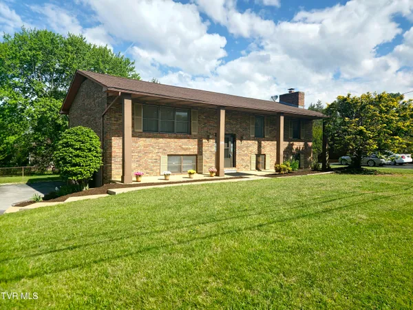 $2,300 | 2910 Newbern Drive, Unit 4, Johnson City, TN 37604