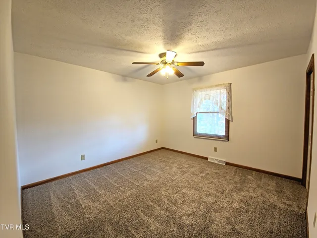 $2,450 | 2910 Newbern Drive, Unit 4, Johnson City, TN 37604