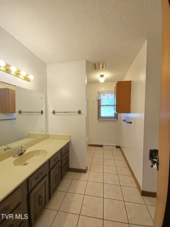 $2,350 | 2910 Newbern Drive, Unit 4, Johnson City, TN 37604