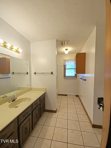 $2,450 | 2910 Newbern Drive, Unit 4, Johnson City, TN 37604