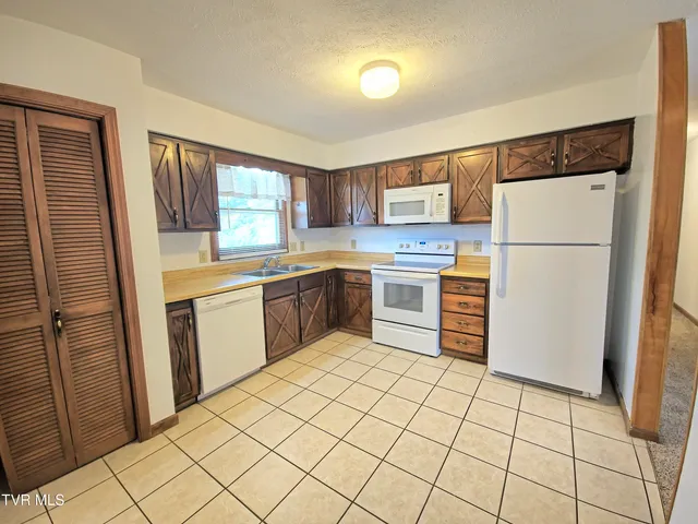 $2,450 | 2910 Newbern Drive, Unit 4, Johnson City, TN 37604